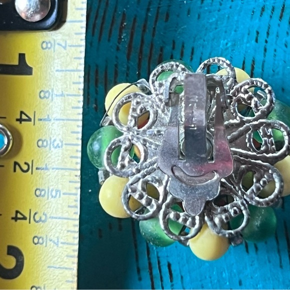 Vintage Japan Silver Tone Beaded Cluster Floral Glam Clip on Earrings 1” - Picture 4 of 5